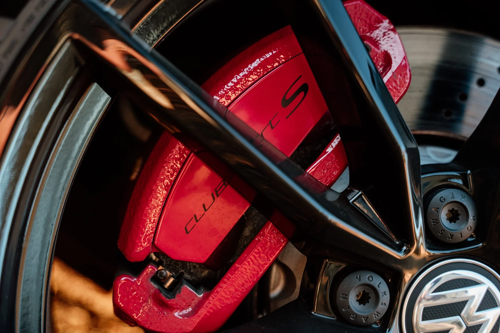 Exterior image of 2016 Volkswagen Golf GTi Clubsport S - no. 291/400 (31)