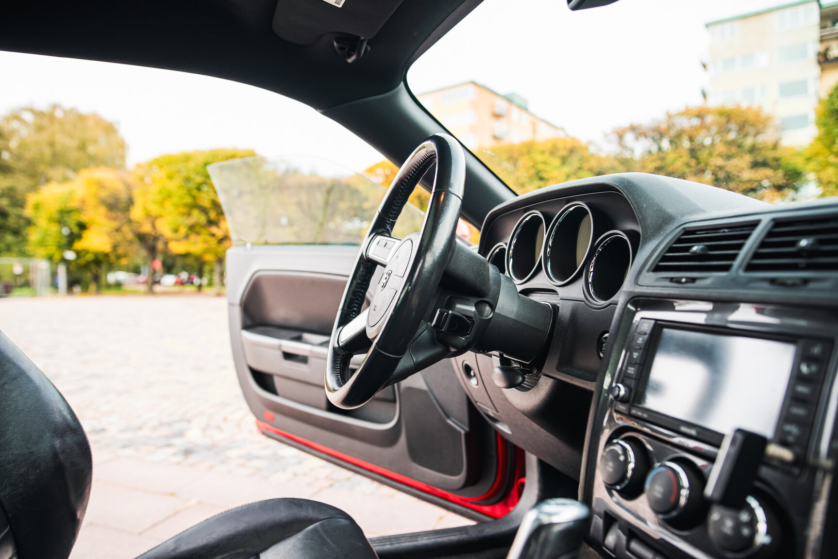 Innenraumfoto von 2010 Dodge Challenger 5.7 V8 HEMI Manuell
