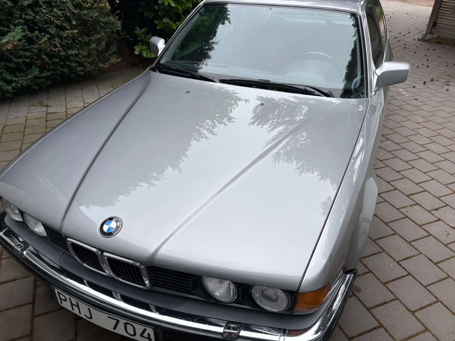 Exterior image of 1988 BMW 730iA (19)