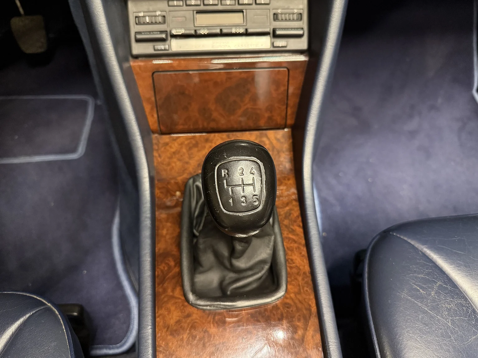 Interiörbild 1993 Mercedes-Benz 300 CE-24 Cabriolet (4)