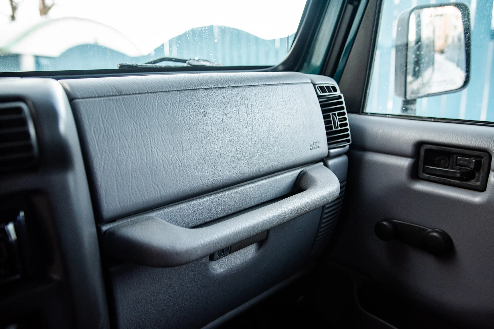 Interior image of 1997 JEEP Wrangler Hardtop 2.5 AWD (27)