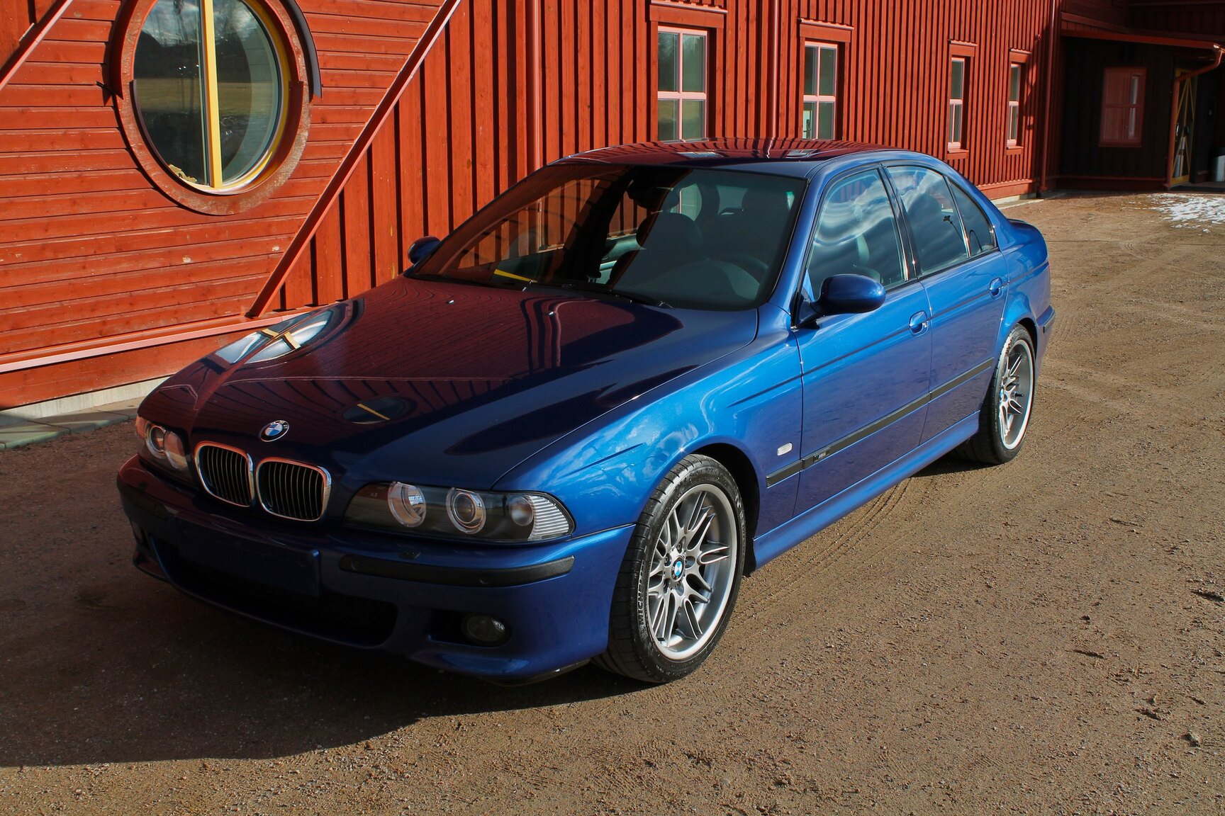 Exteriörbild på 2003 BMW M5