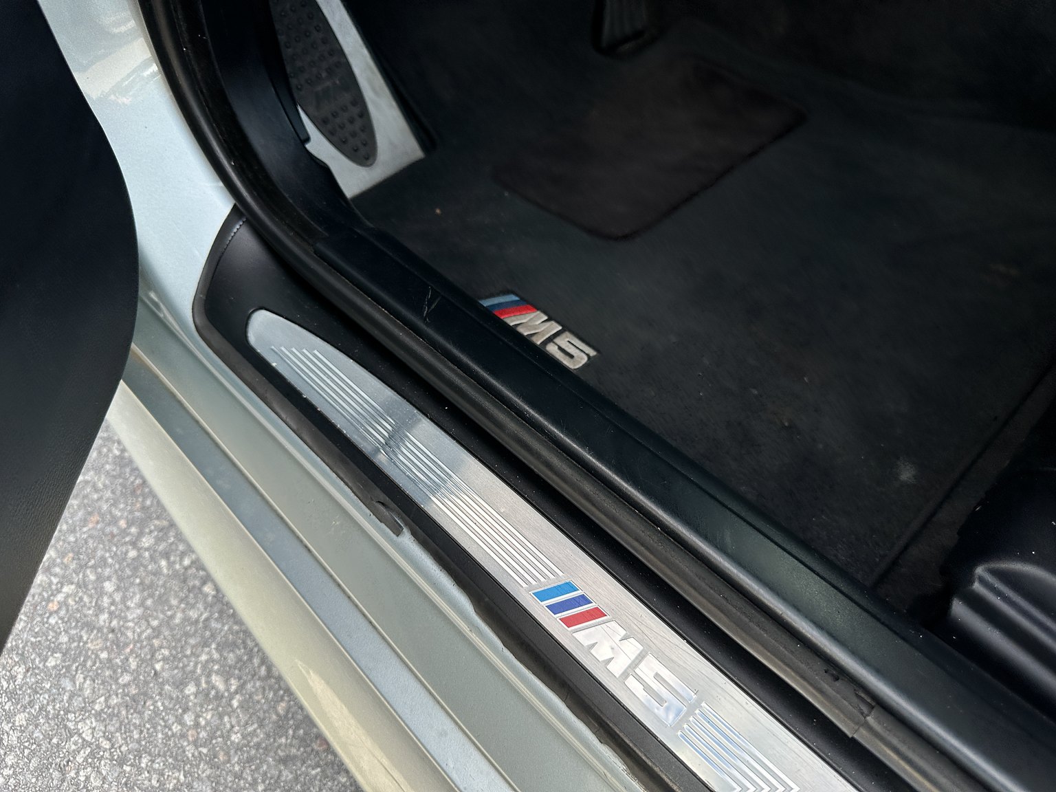 Interior image of 2006 BMW E60 M5