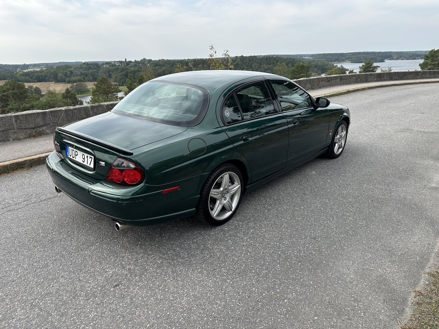 Exteriörbild på 2003 Jaguar S-Type R