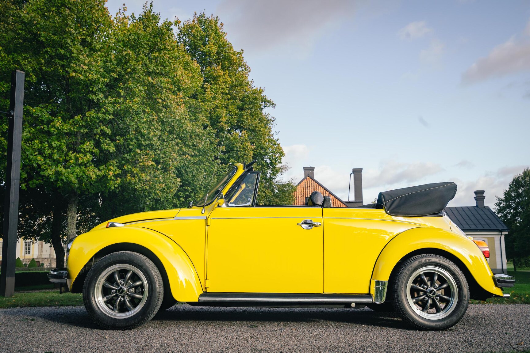 Aussenfoto 1973 Volkswagen Bubbla Karmann 1303 LS (25)