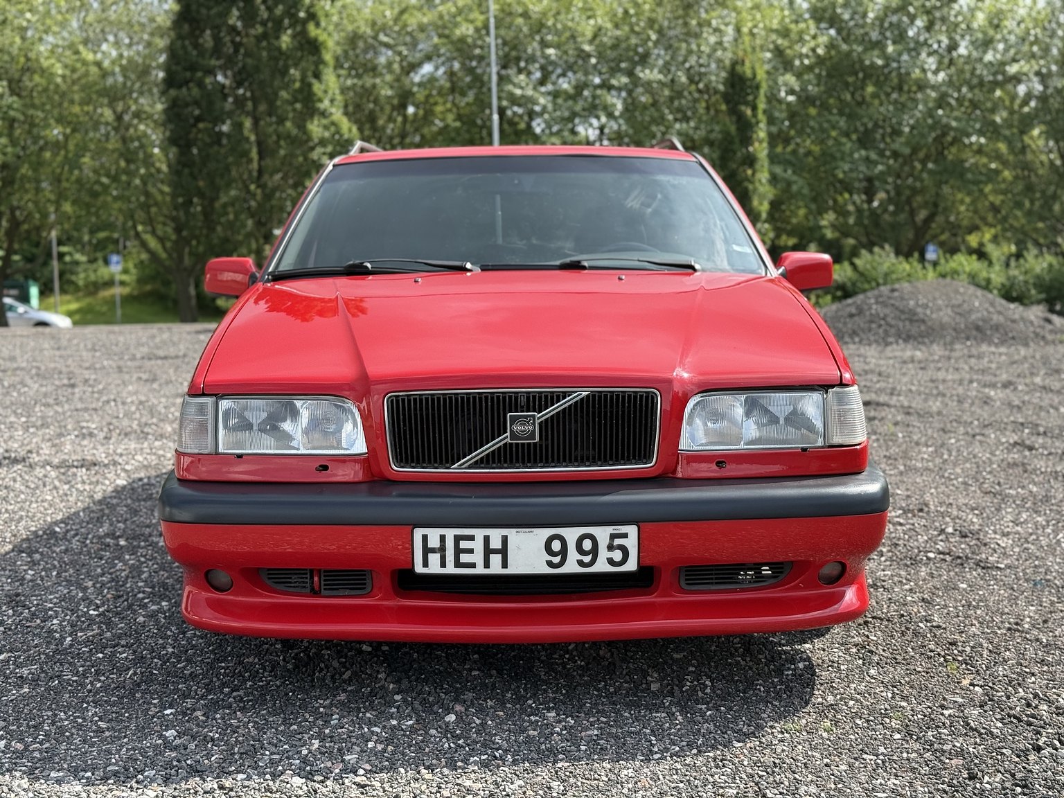 Exterior image of 1996 Volvo 850 R "T-Röd"