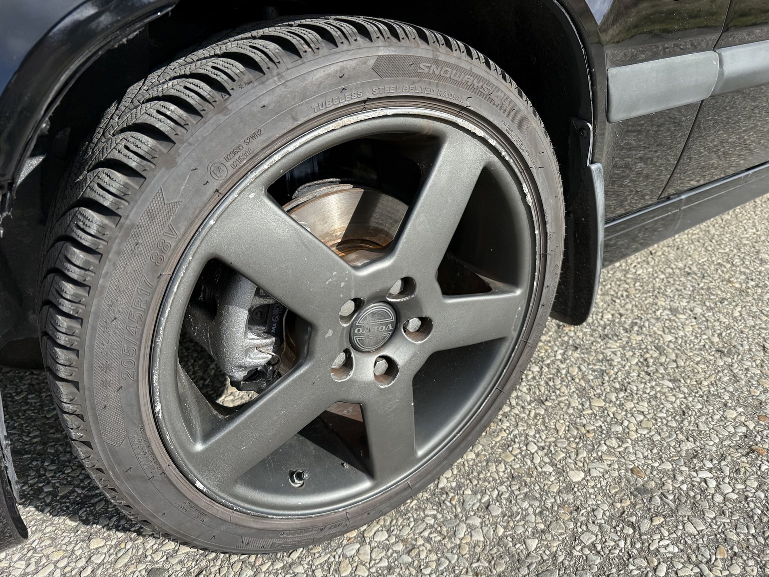 Exterior image of 1995 VOLVO 855 T5R T-5R
