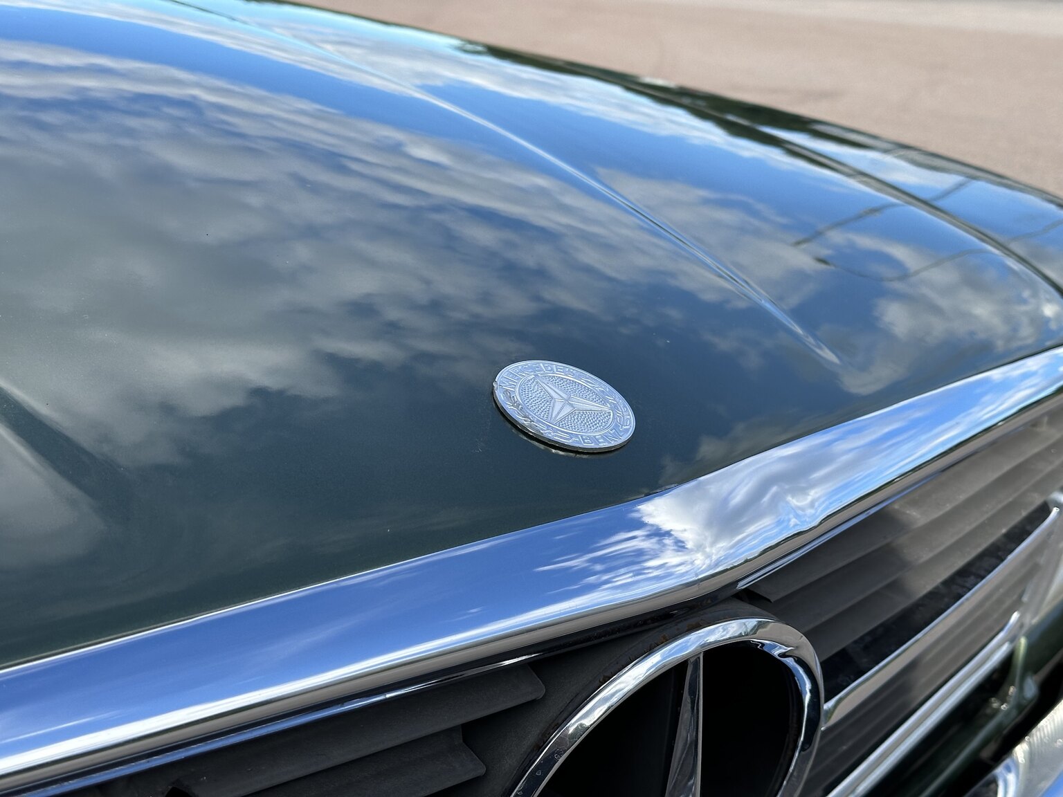 Exteriörbild på 1974 Mercedes Benz 450 SLC