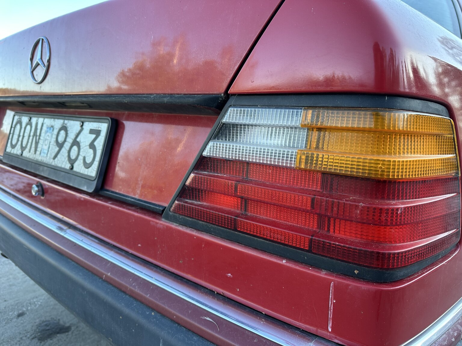 Exterior image of 1990 Mercedes-Benz 200 E