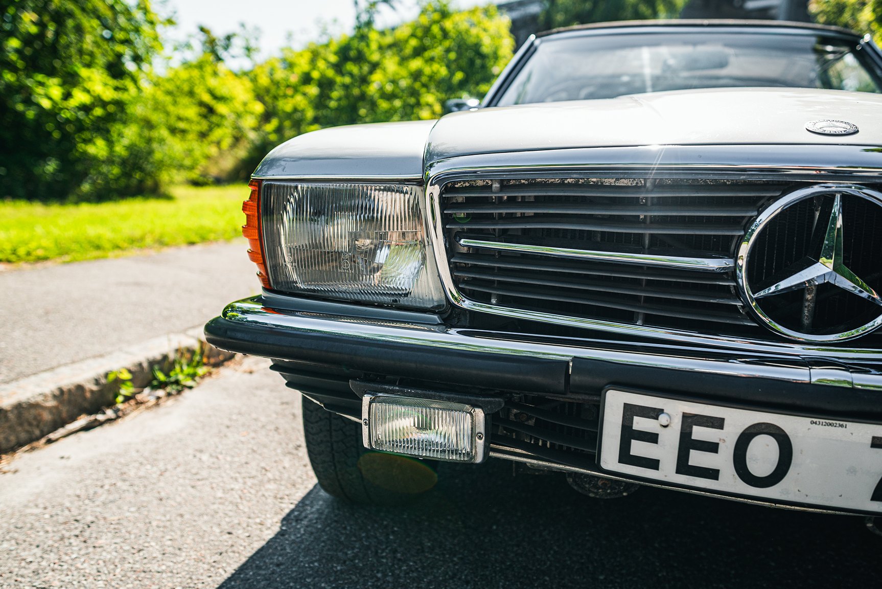 Exterior image of 1972 Mercedes-Benz 350 SL