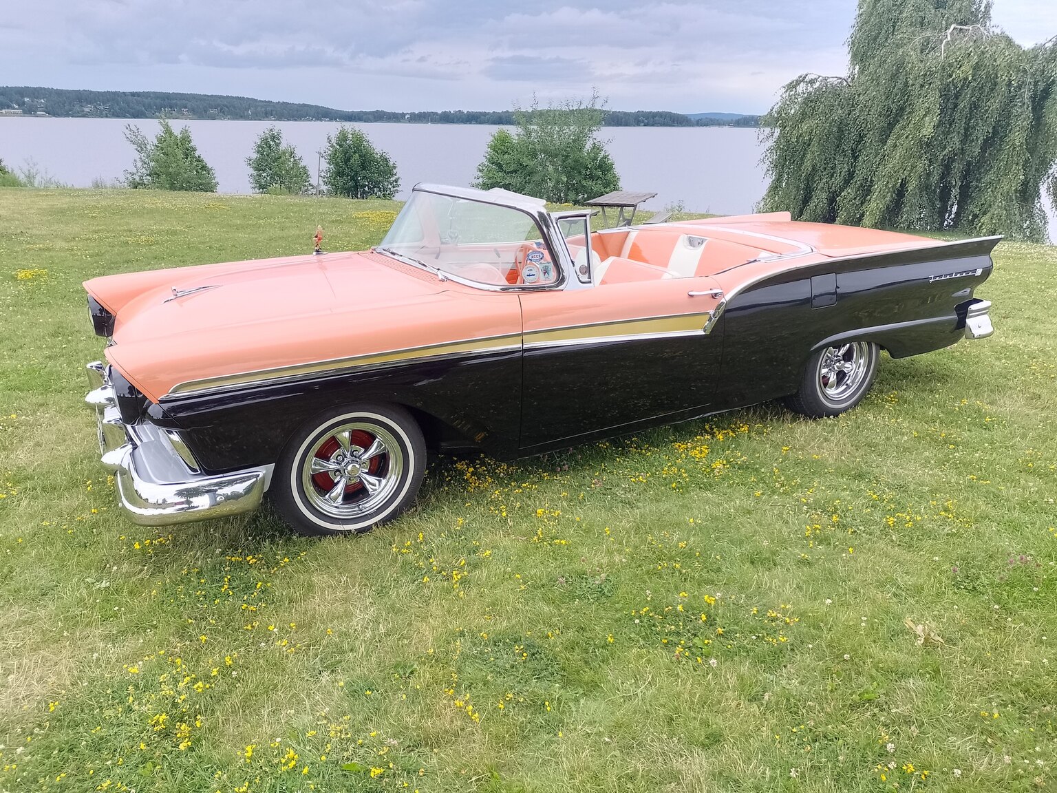 Aussenfoto 1957 Ford Fairlane 500 Skyliner Retract