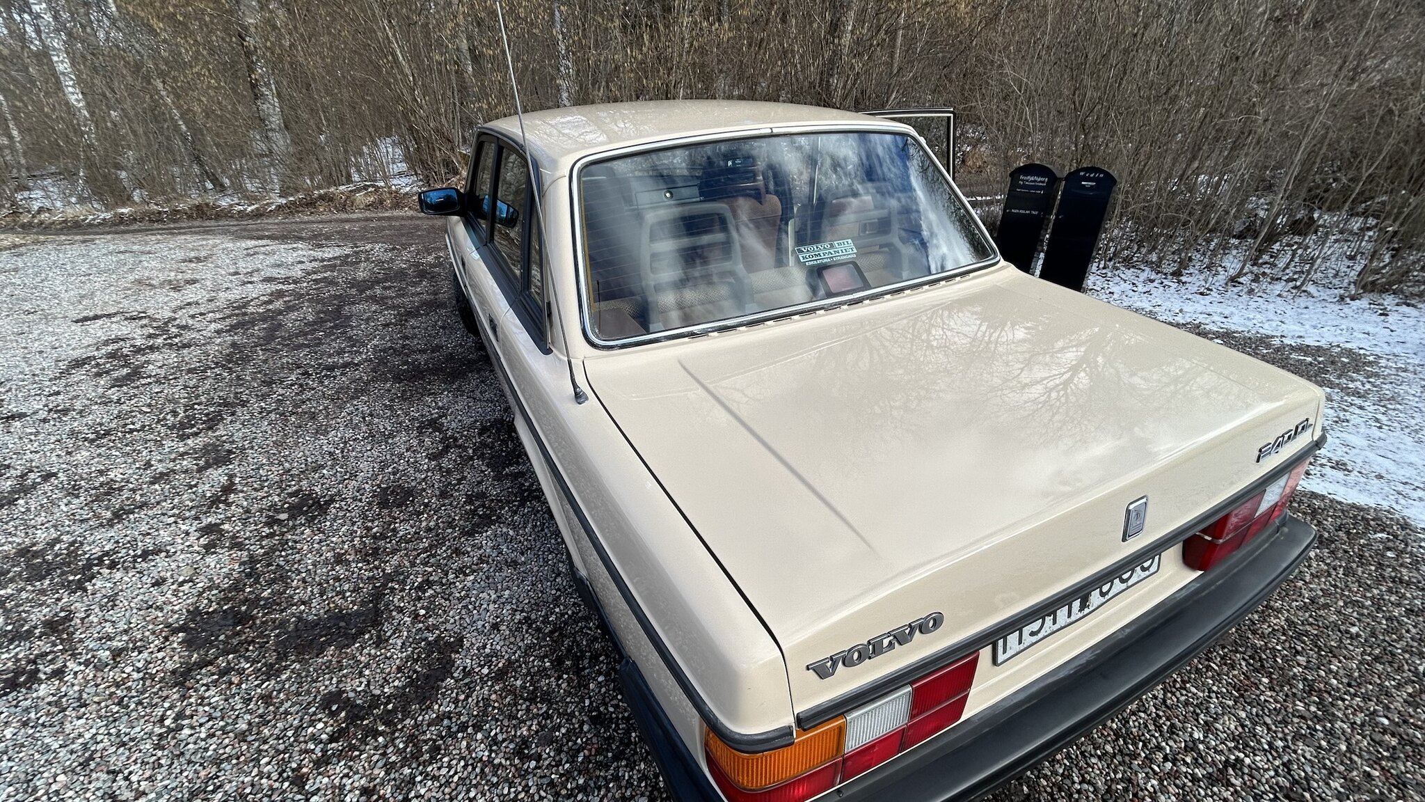 Exterior image of 1987 Volvo 244