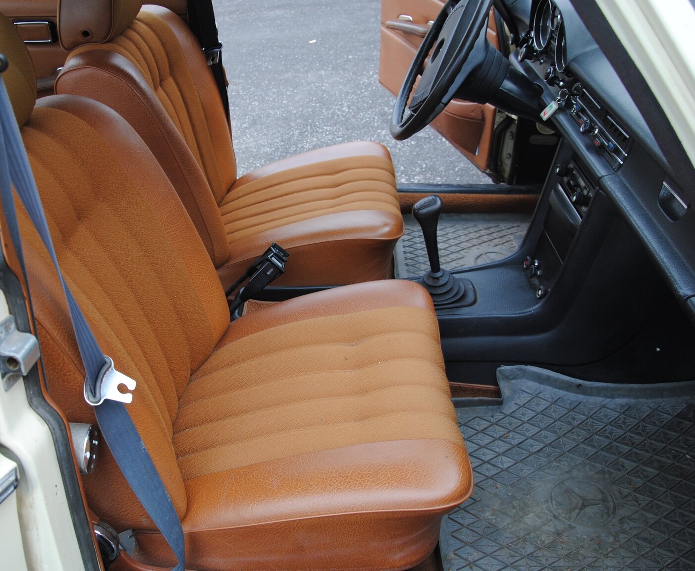 Interiörbild 1971 Mercedes-Benz 220D
