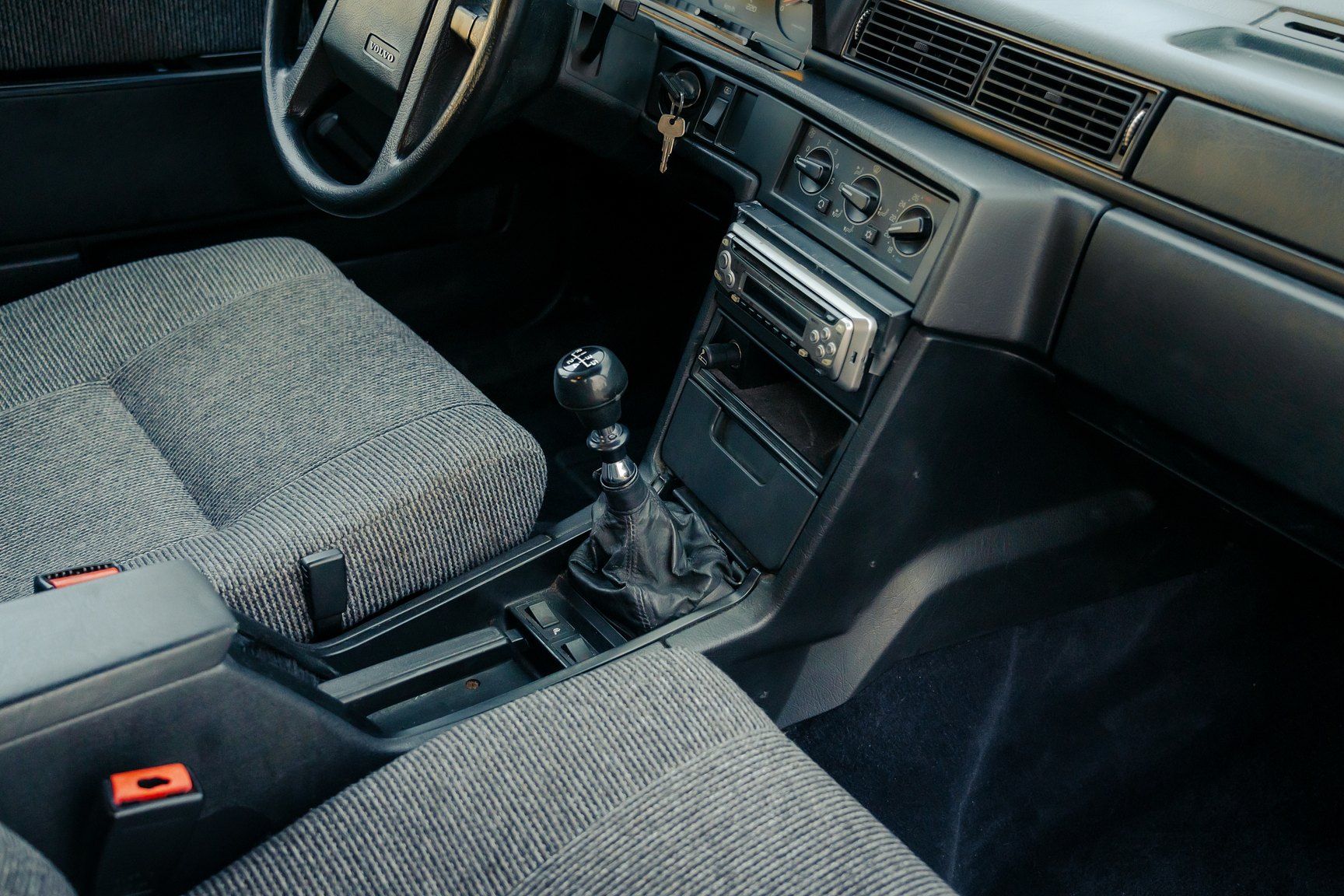 Interiörbild 1990 Volvo 740 GL