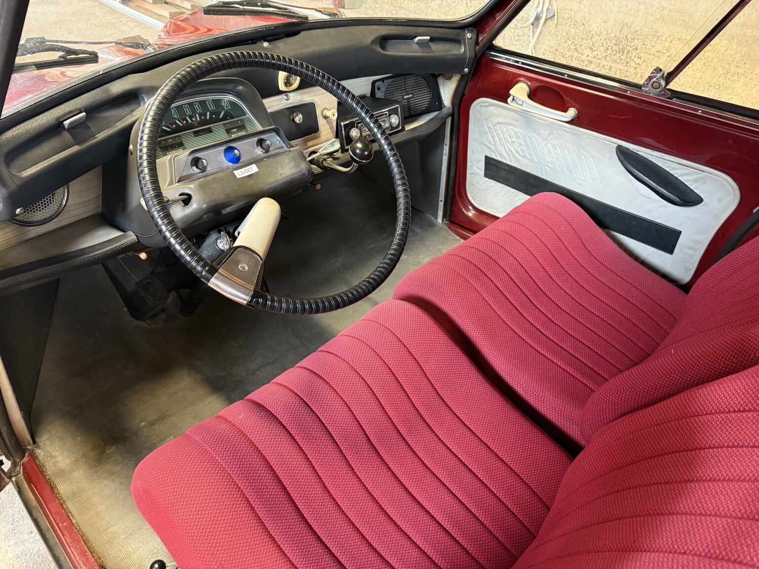 Interior image of 1967 Citroën Ami 6 Weekend