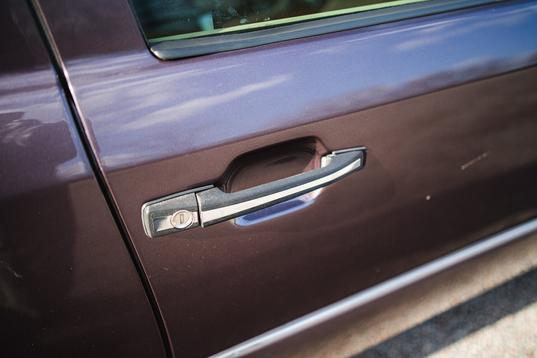 Exterior image of 1993 Mercedes-Benz E 220
