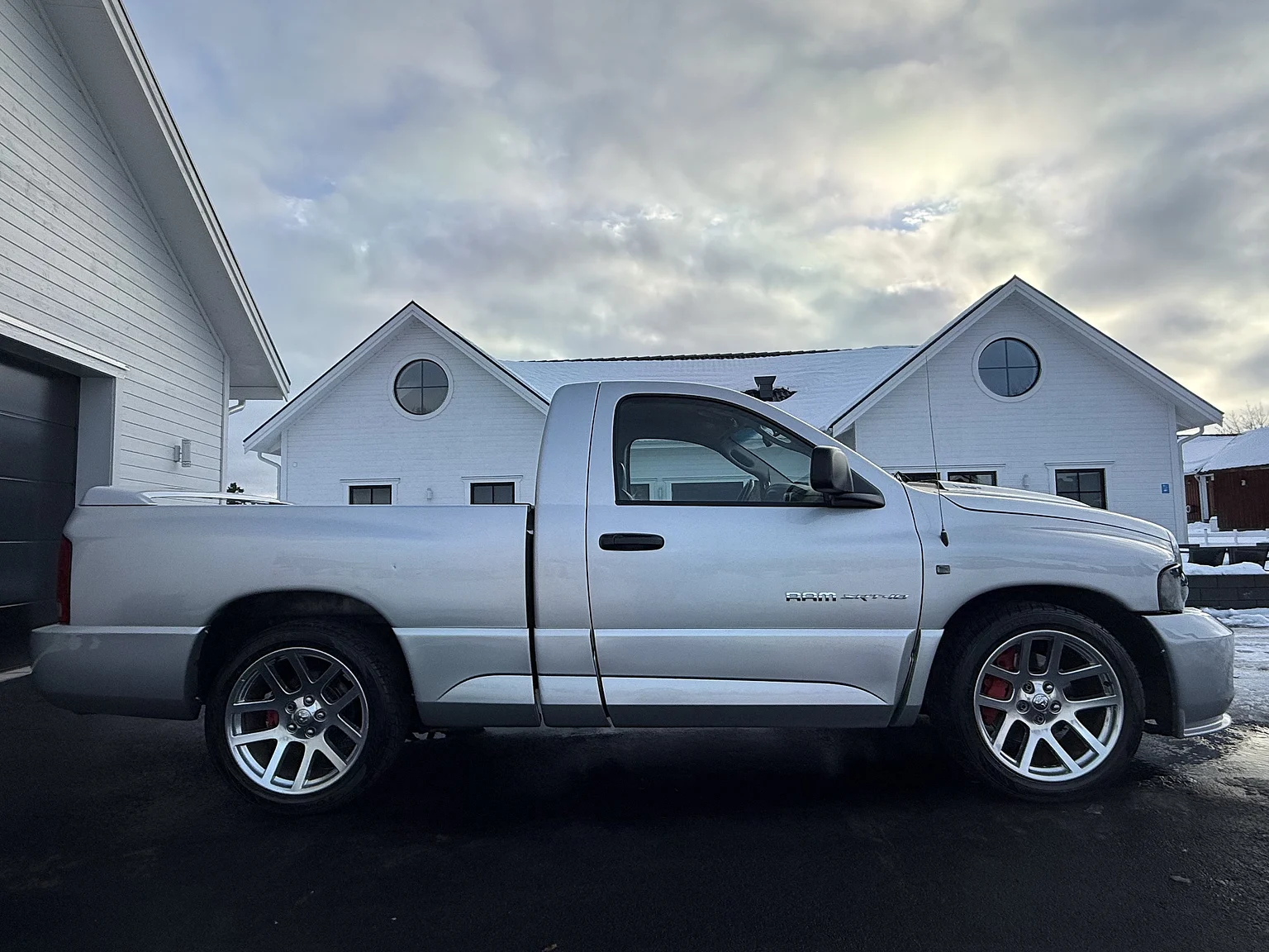 Exteriörbild på 2005 Dodge RAM SRT-10 Regular Cab Manual  (18)