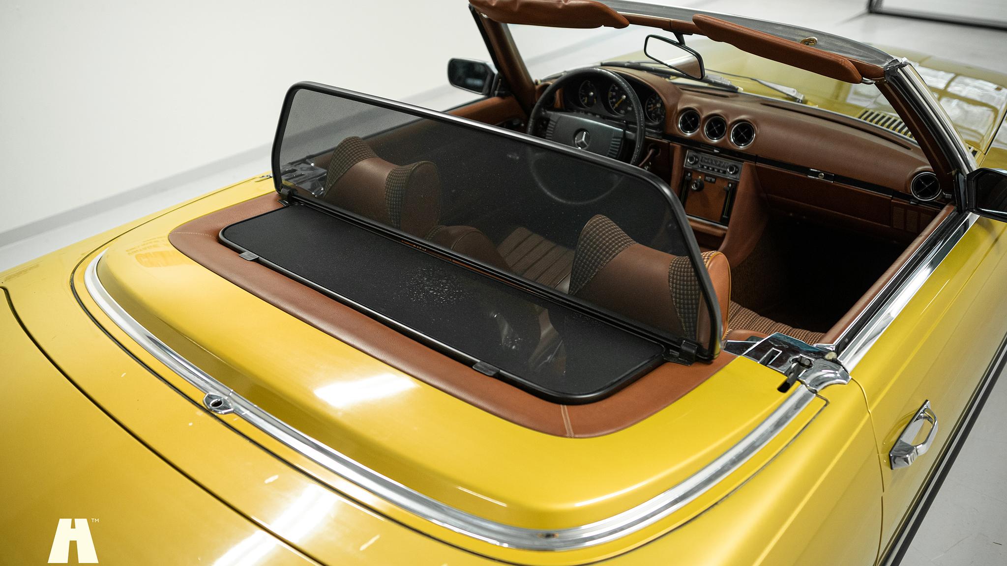 Exteriörbild på 1975 Mercedes SL 350