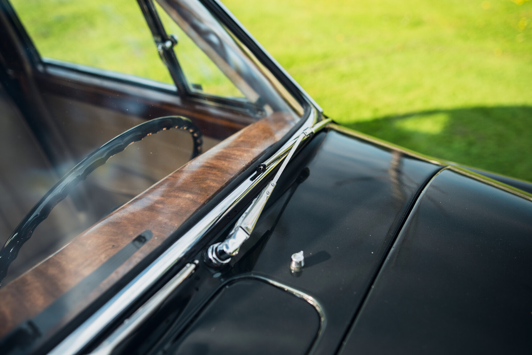 Exterior image of 1965 Daimler 250 V8
