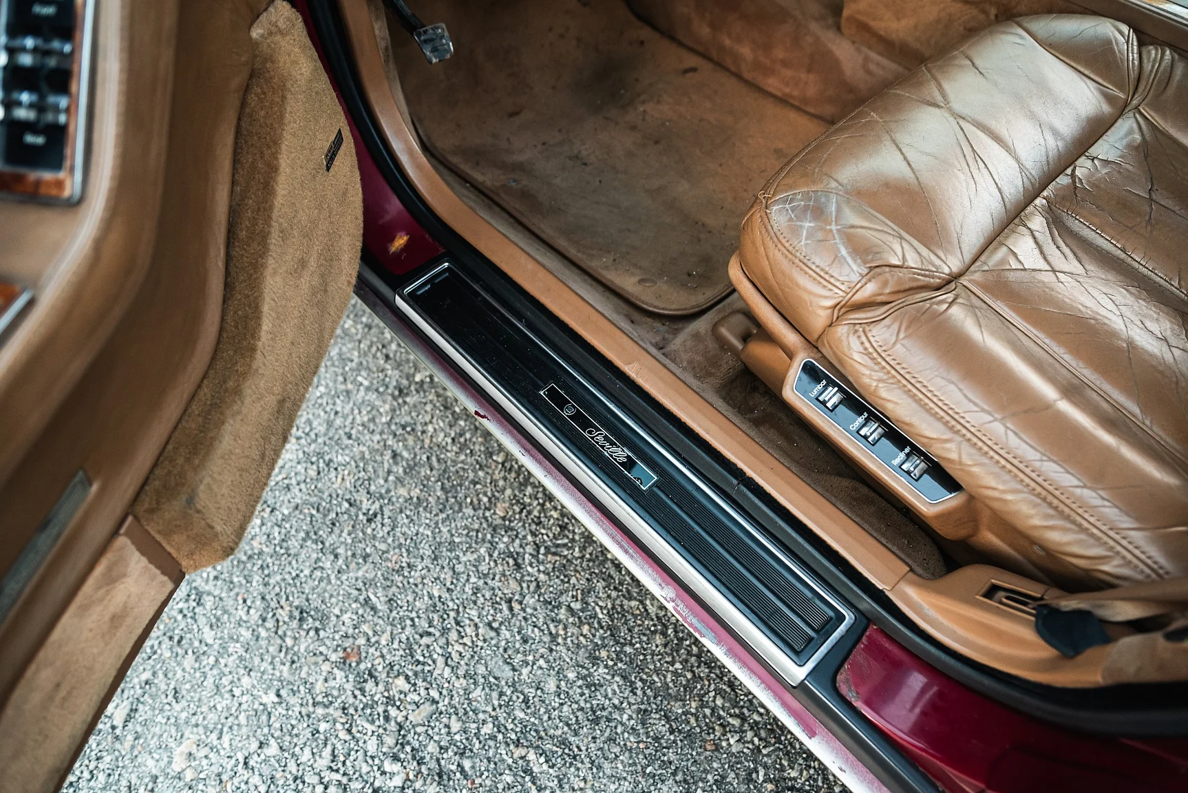 Interior image of 1989 Cadillac Seville (34)