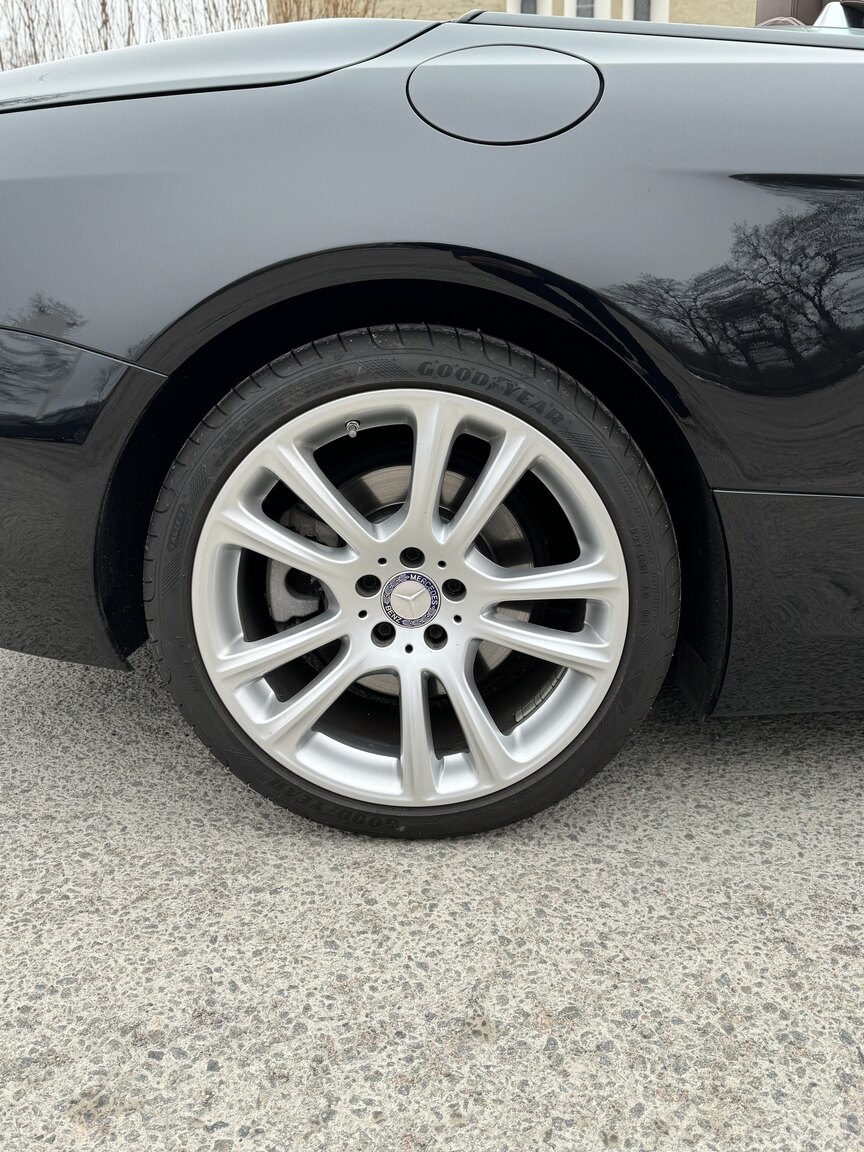 Exterior image of 2013 MERCEDES-BENZ SL 500