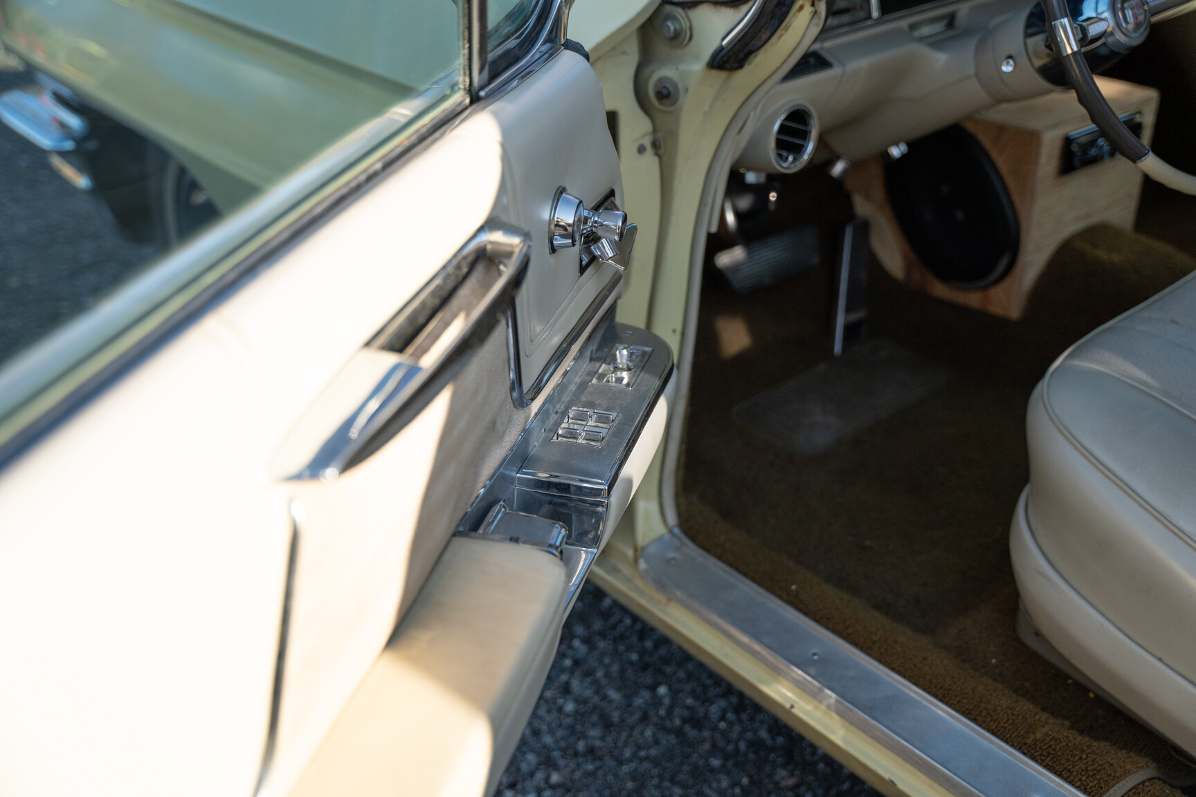 Interior image of 1962 Cadillac Coupé De Ville