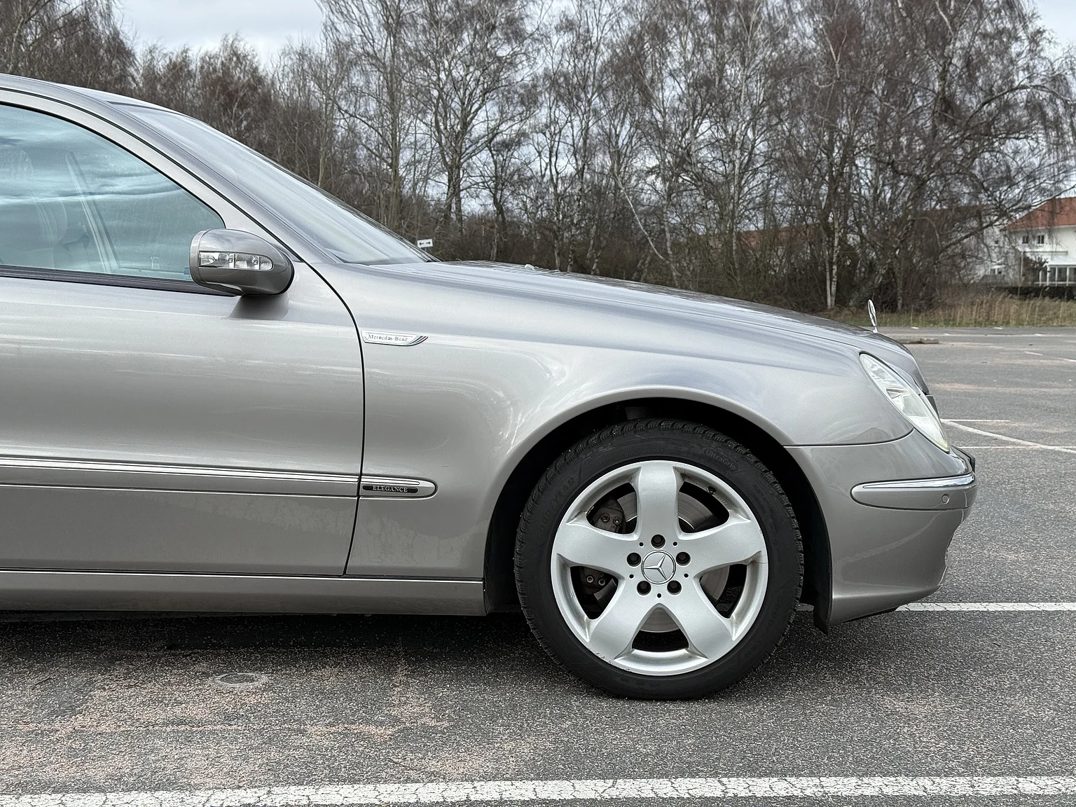 Exteriörbild på 2004 Mercedes-Benz E 500 7G-Tronic (16)