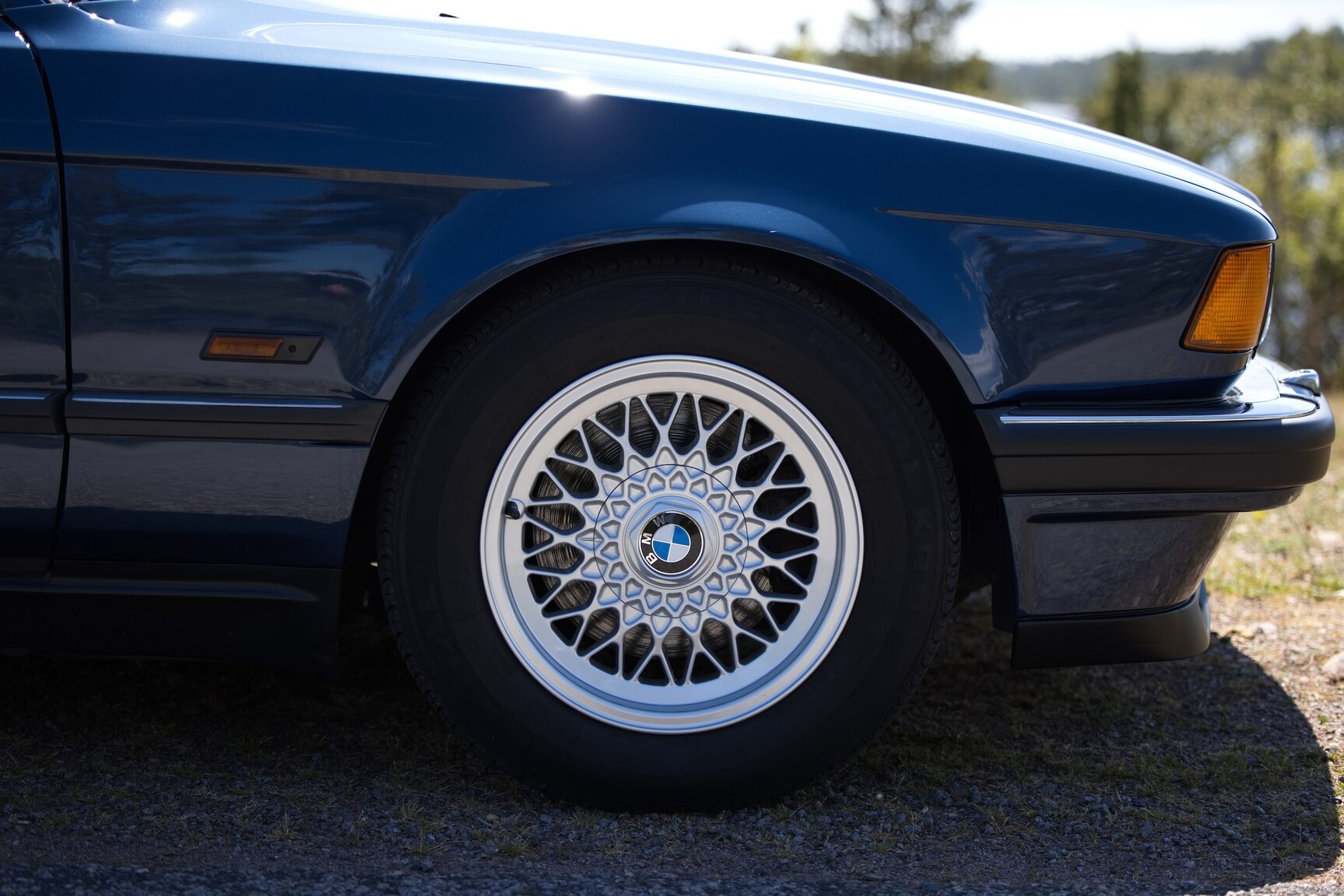 Exterior image of 1990 BMW 750 IAL Highline