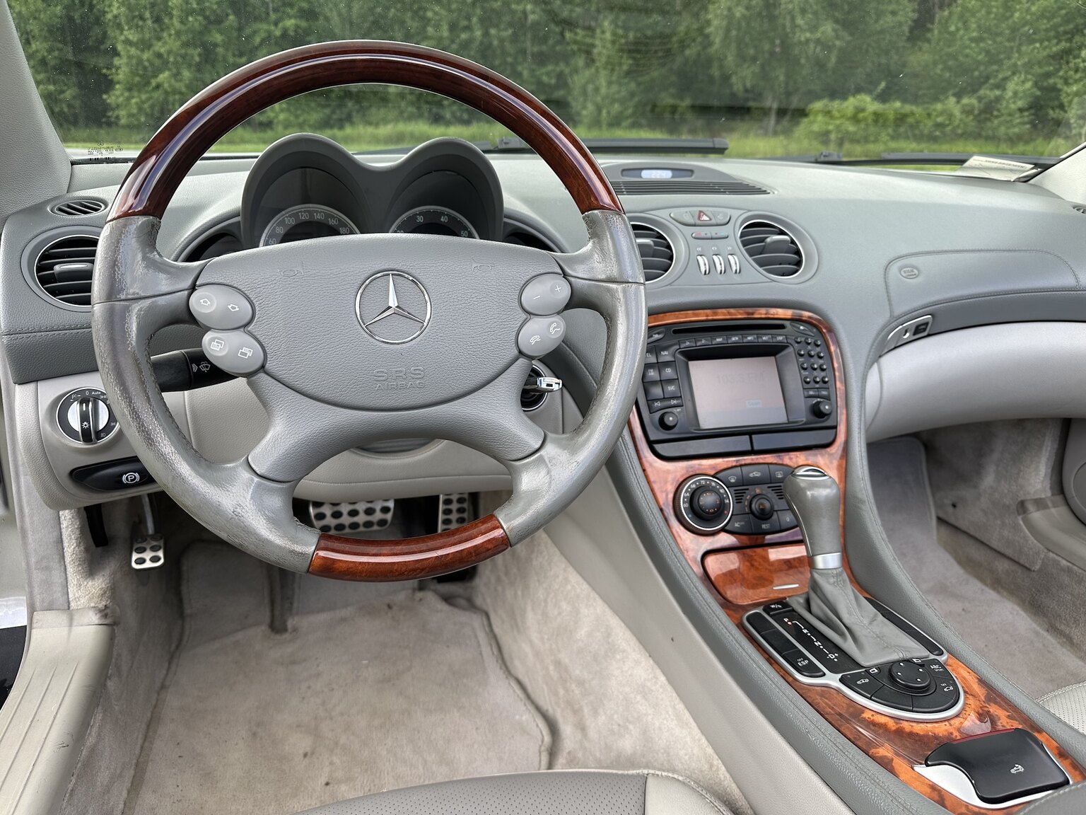 Innenraumfoto von 2003 Mercedes Benz SL 500