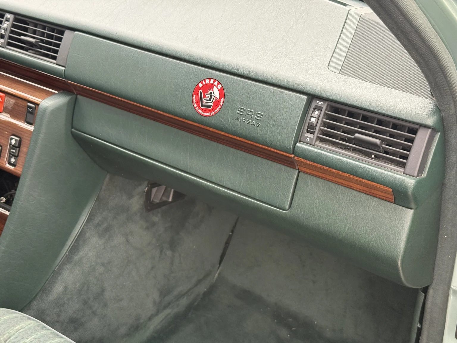 Innenraumfoto von 1991 Mercedes-Benz 300 E 4MATIC (38)