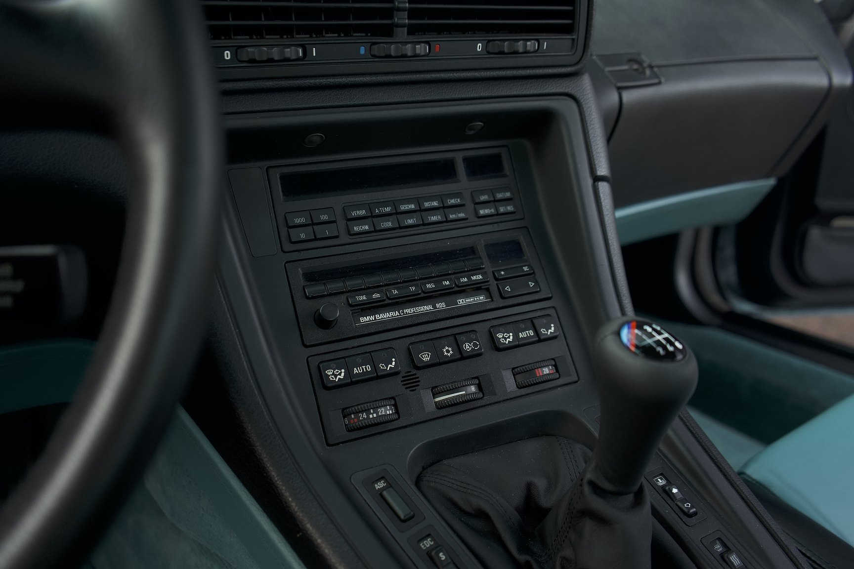 Innenraumfoto von 1992 BMW 850i 6-speed manual - NO RESERVE