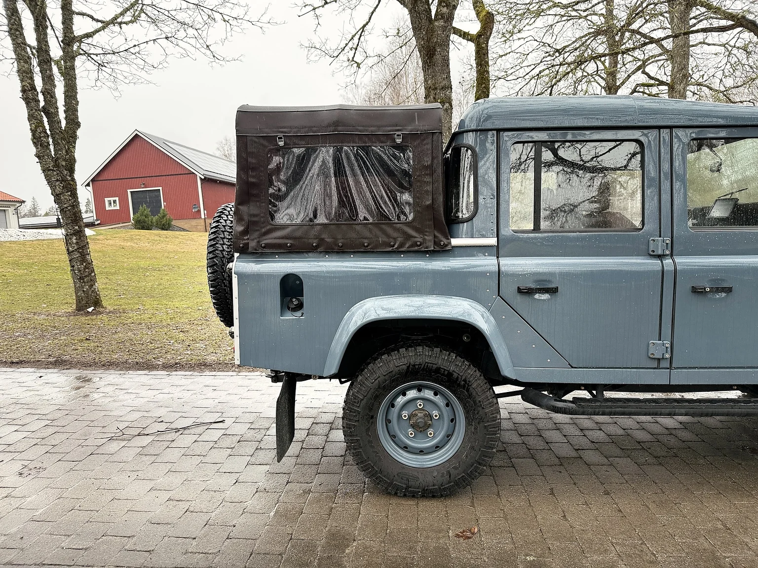 Exteriörbild på 2000 Land Rover Defender 110 C (15)