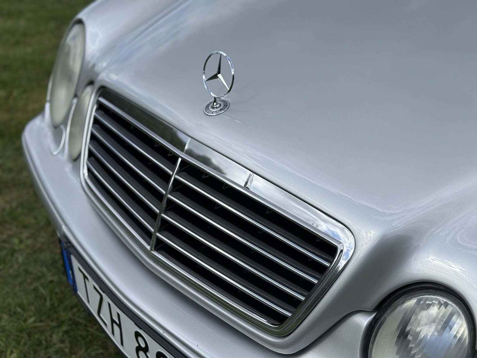 Exterior image of 2000 Mercedes-Benz CLK 55 AMG Coupé