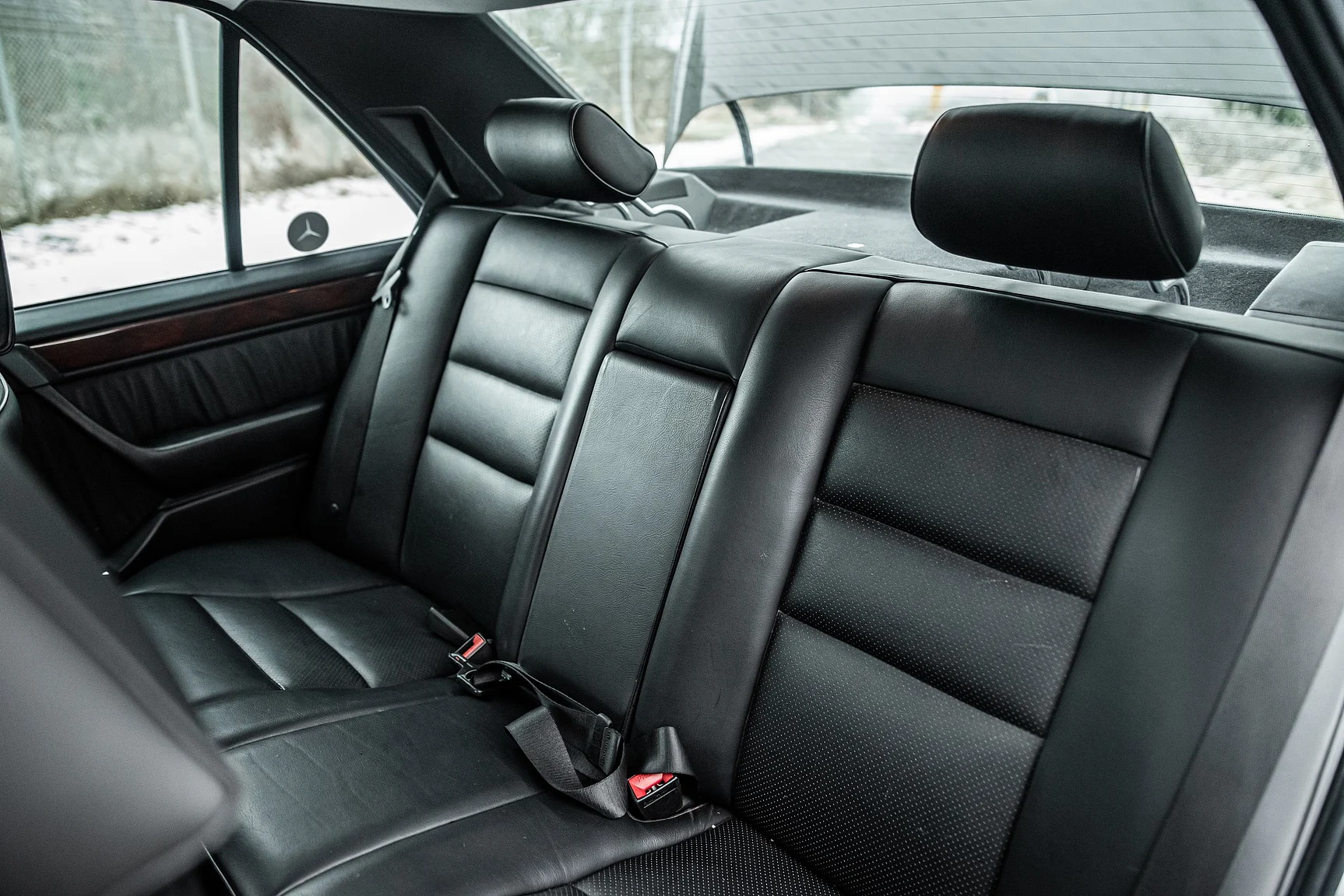 Innenraumfoto von 1993 Mercedes-Benz E 320 "AMG" (45)