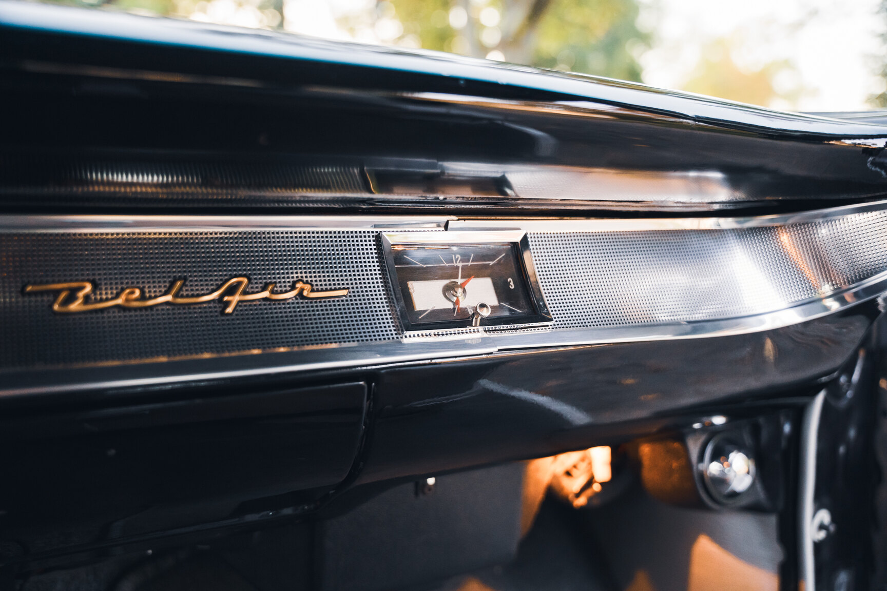 Innenraumfoto von 1957 Chevrolet Bel Air Sport Coupé (36)