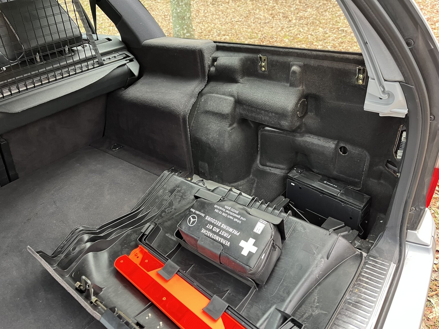 Innenraumfoto von 1999 Mercedes-Benz E320 T Automat