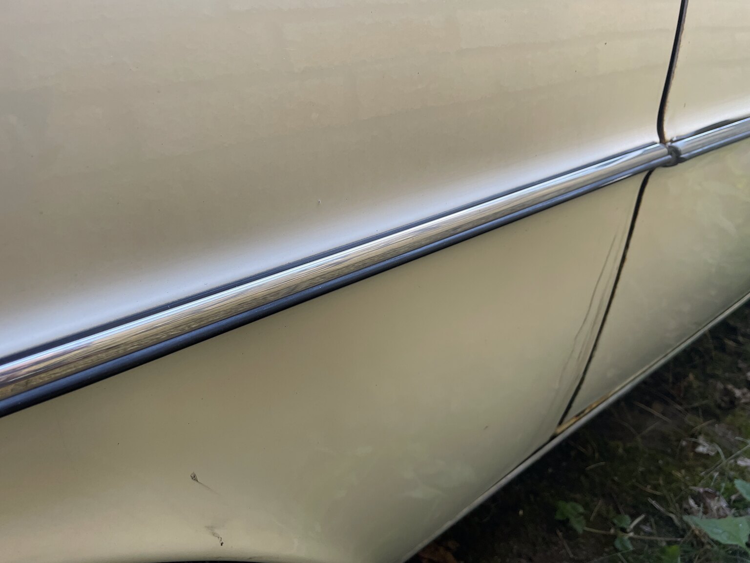 Exterior image of 1966 Mercedes-Benz 250s
