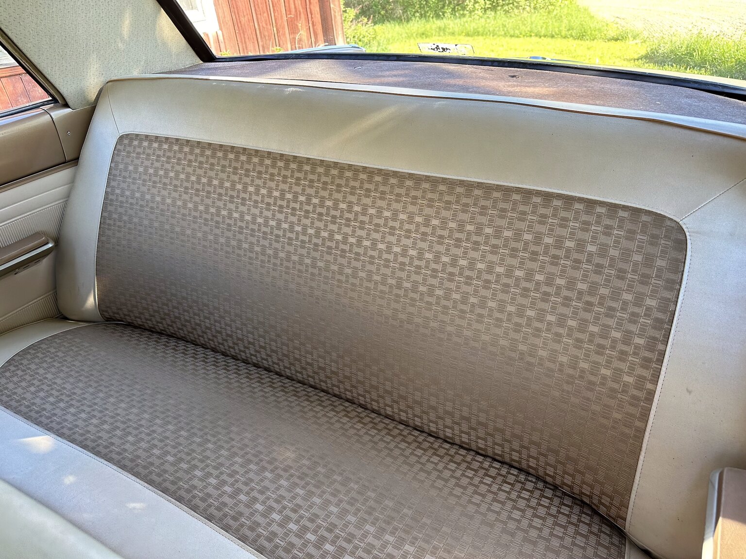 Interiörbild 1966 Plymouth Valiant 100 2-door Sedan