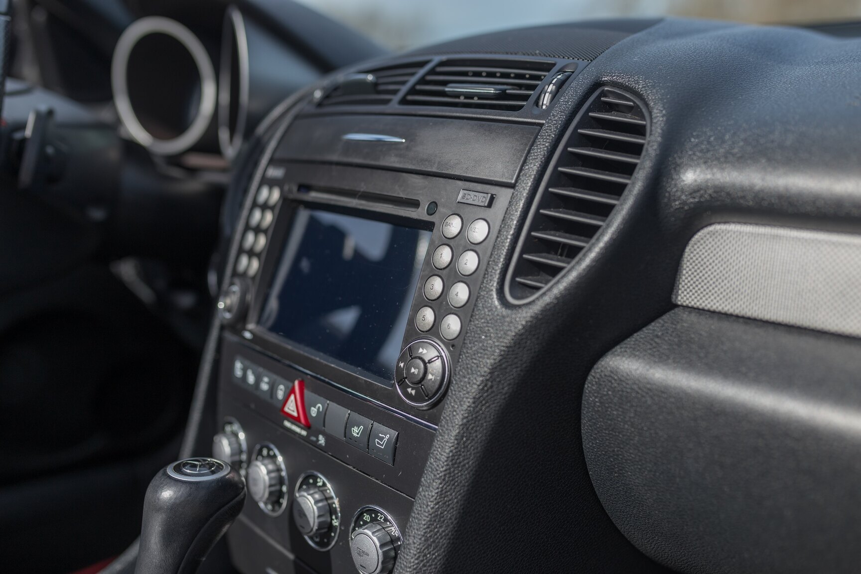 Interior image of 2010 Mercedes-Benz SLK 200 Kompressor (13)