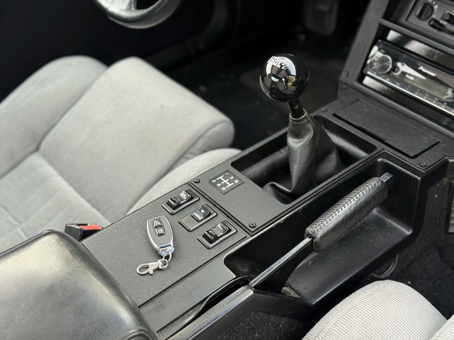 Innenraumfoto von 1985 Chevrolet Camaro IROC-Z – NO RESERVE