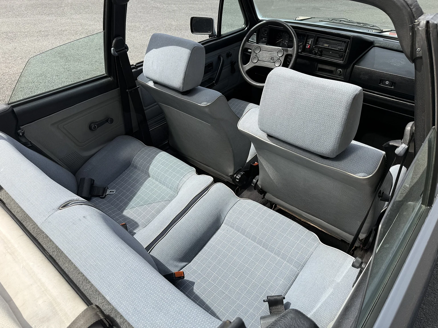 Innenraumfoto von 1987 VW Golf Cabriolet (16)