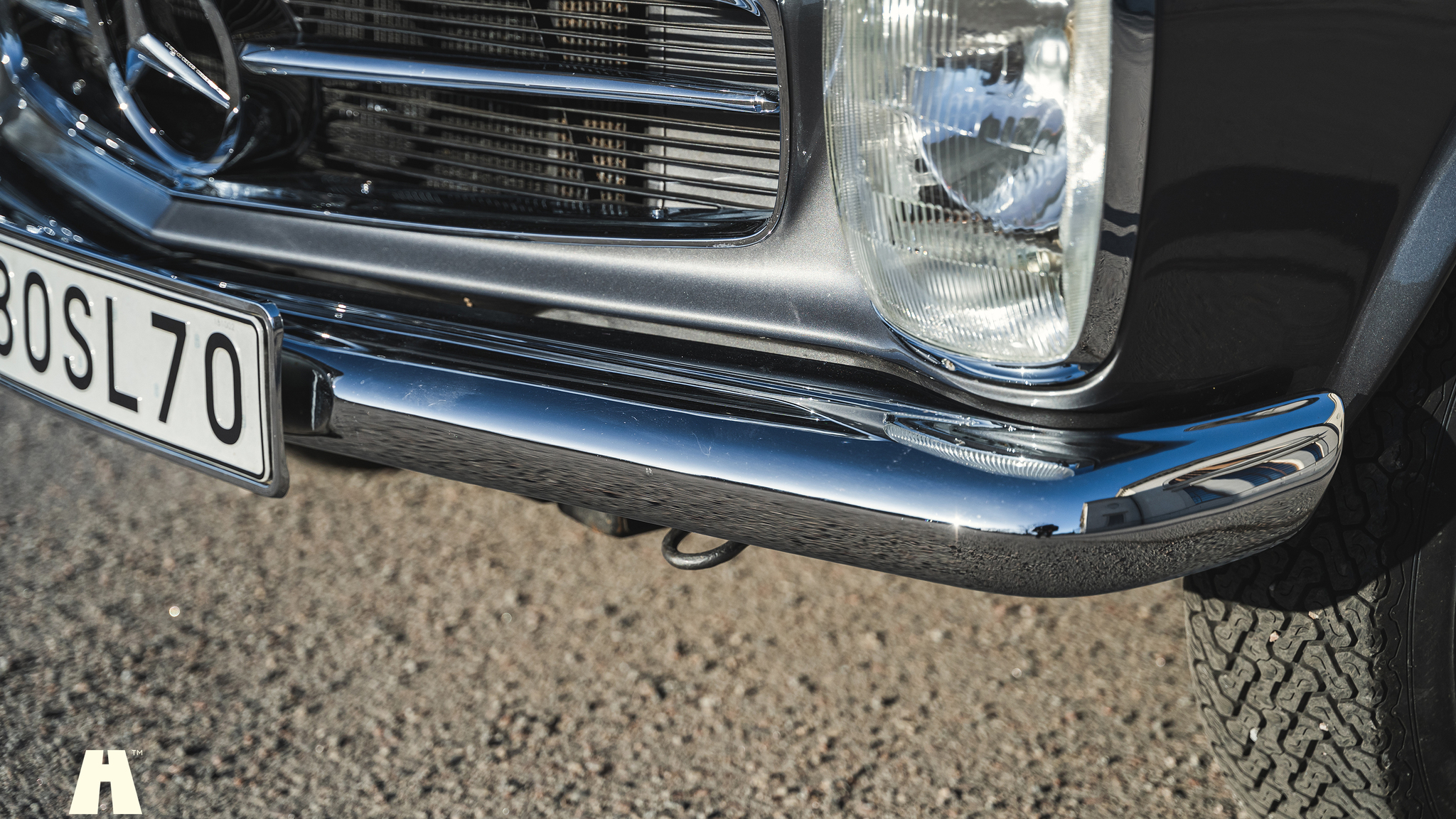 Exterior image of 1970 Mercedes 280 SL Pagoda (32)