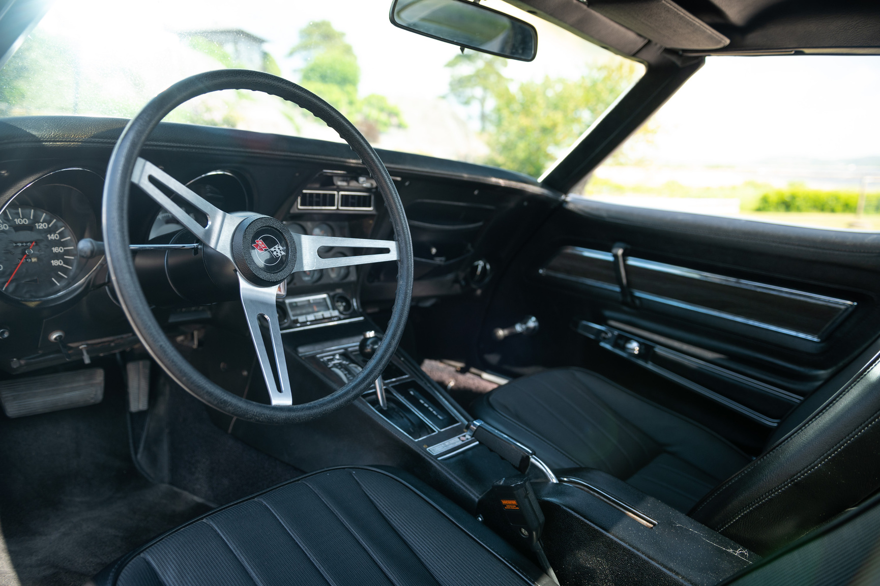 Innenraumfoto von 1973 Corvette C3 Stingray (3)