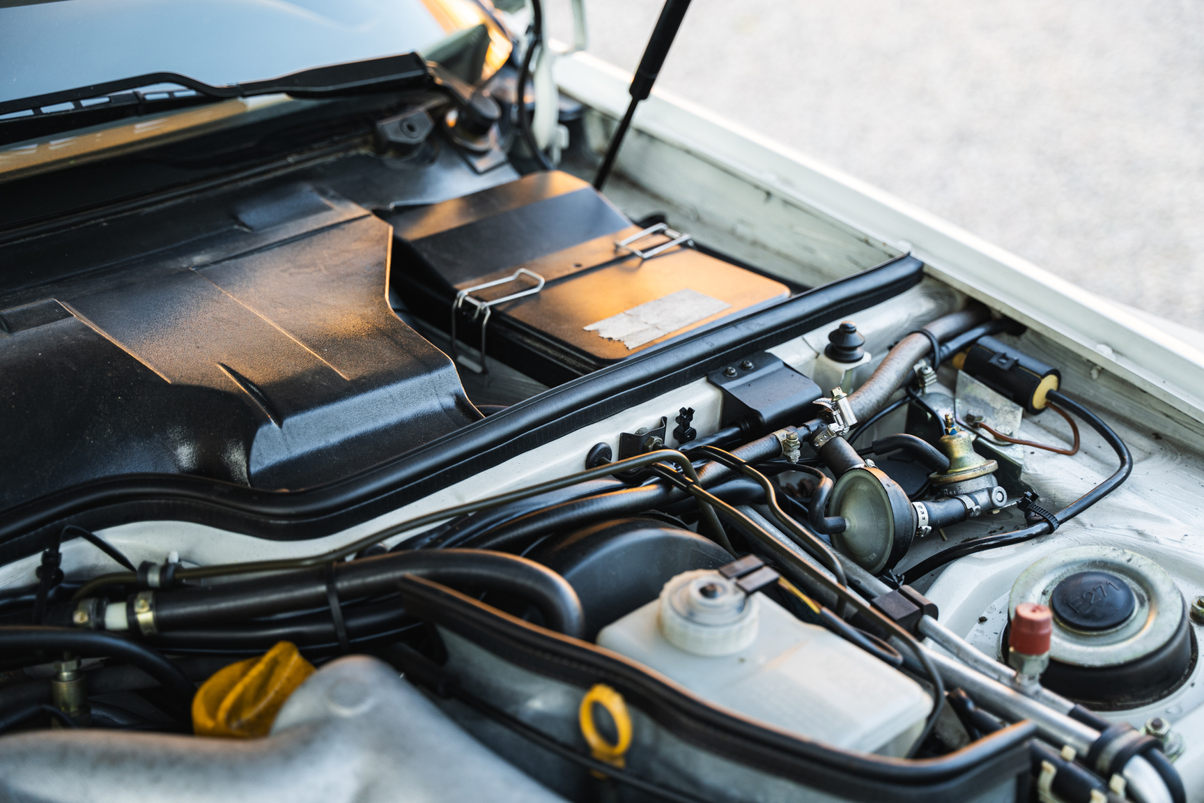 Image of 1991 Porsche 944 Turbo Cabriolet mechanics