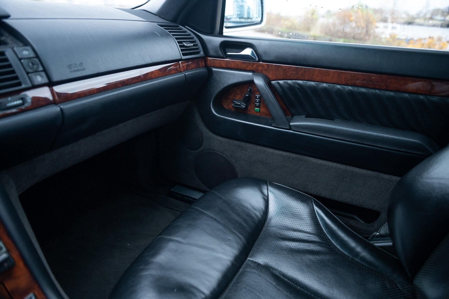Interior image of 1992 Mercedes-Benz 500 SE