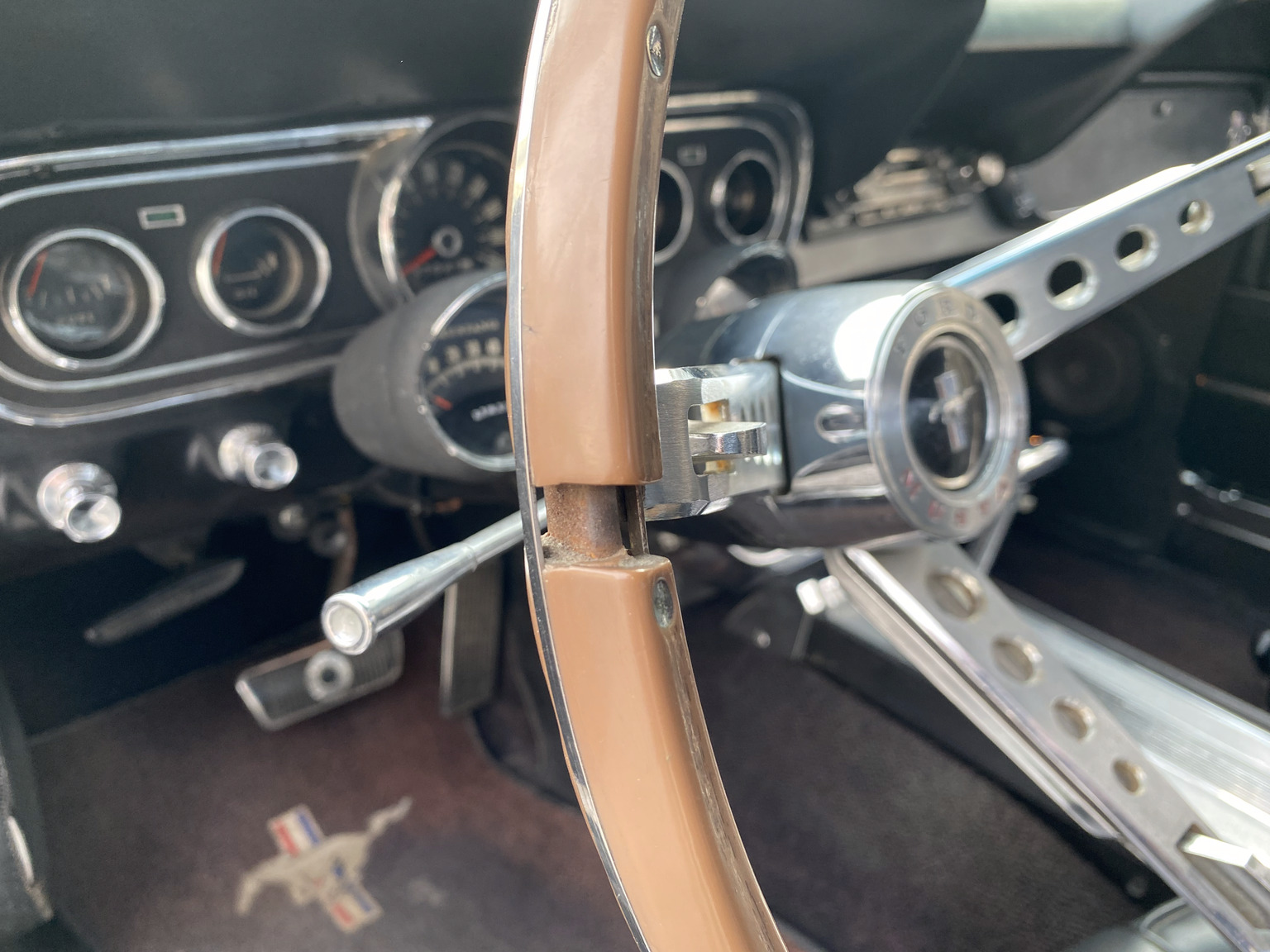 Interior image of 1966 Ford Mustang Fastback GT-clone (19)