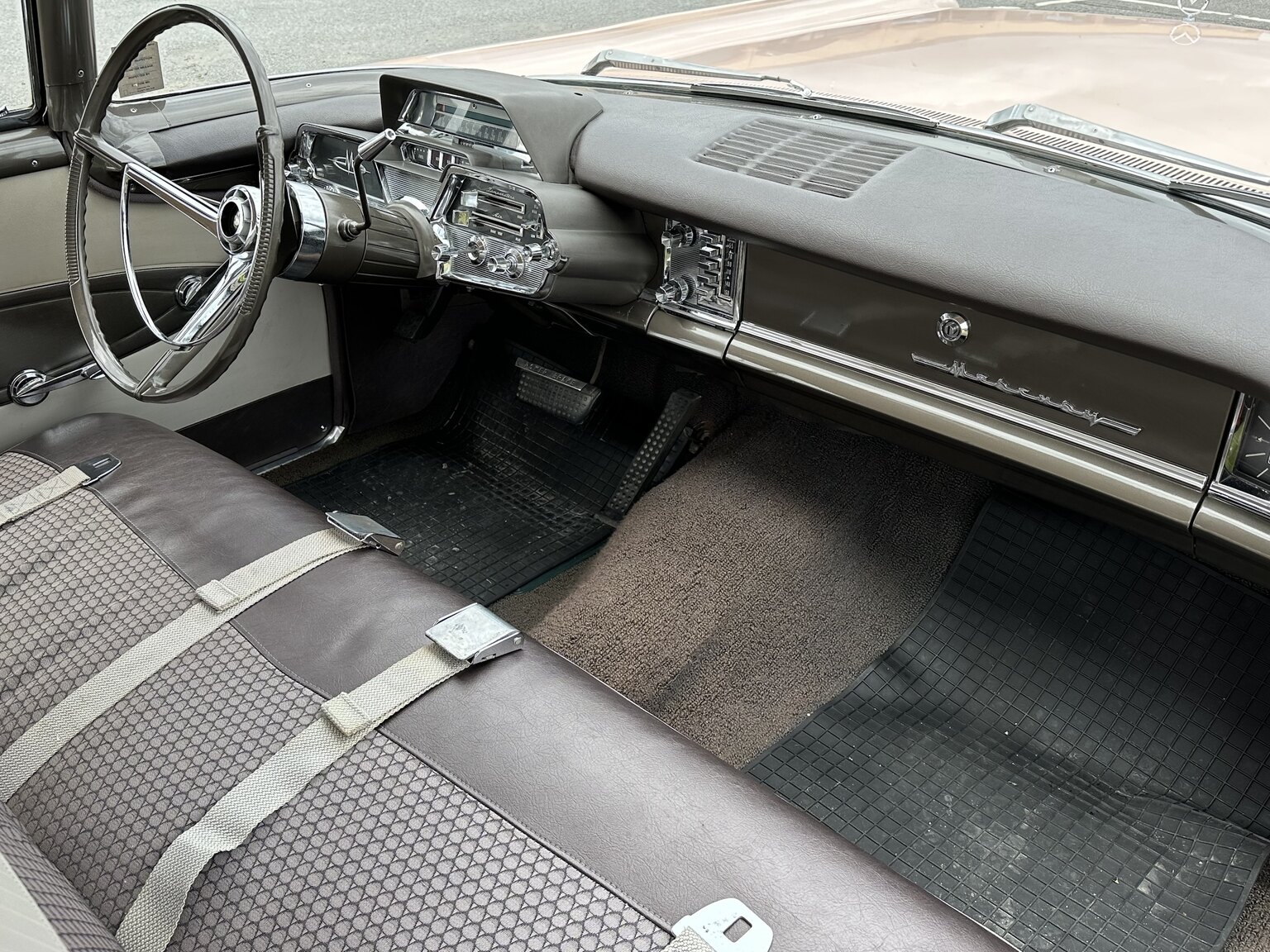 Interior image of 1959 Mercury Monterey 4-door Hardtop Cruiser