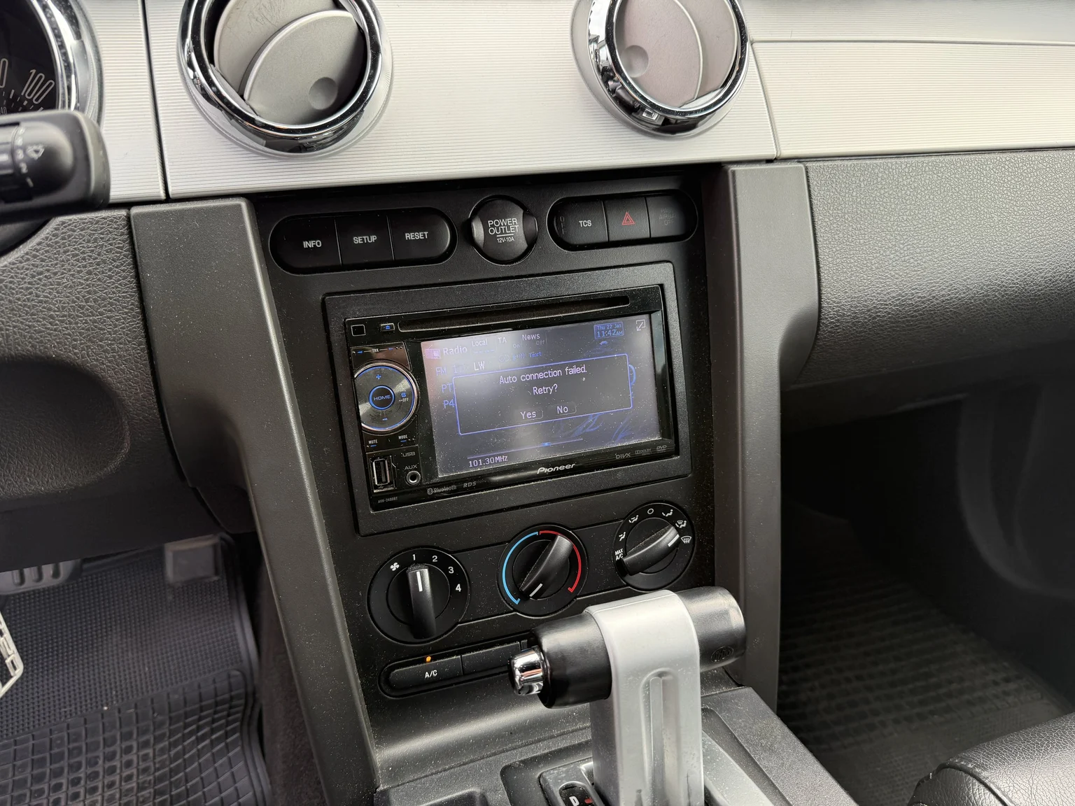Interior image of 2006 Ford Mustang GT (19)