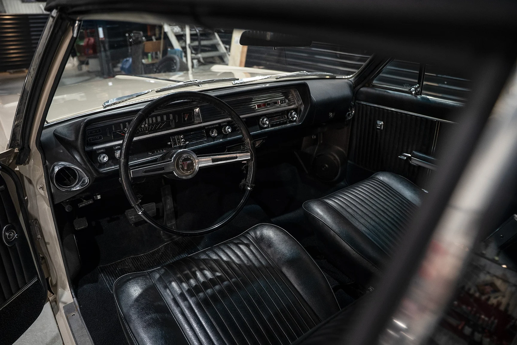 Innenraumfoto von 1964 Oldsmobile Cutlass Convertible (2)