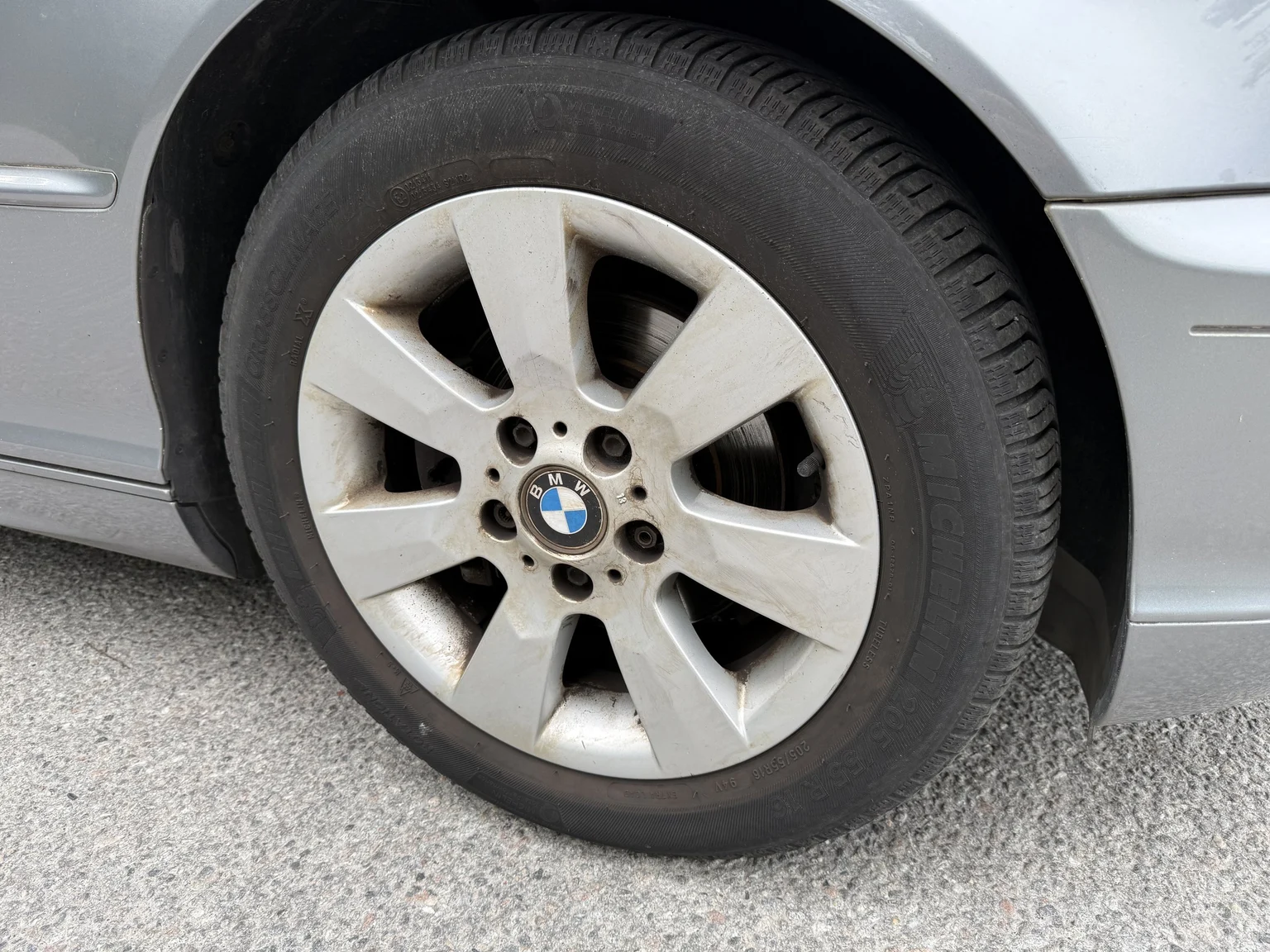 Exterior image of 2005 BMW 320Ci (50)